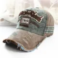 Nahaufnahme einer Vintage-Basecap aus Baumwolle mit Rock Shark-Stickerei-Detail. - Erwachsene (55-60cm) / 1969 Kaffee