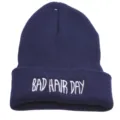 Dunkelblaue Strickmütze mit weißer BAD HAIR DAY Bestickung für Erwachsene - Verstellbar / Marineblau