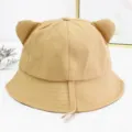 Detailansicht der niedlichen Katzenohren an diesem khakifarbene Anglerhut aus Segeltuch - Khaki