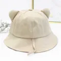 Nahaufnahme eines süßen beigen Fischerhuts mit Katzenohren zum Sonnenschutz im Sommer - Erwachsene 56-58cm Umfang / Katzenohren Stil / Beige