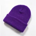 Warme, dicke, lilafarbene Strickmütze mit dekorativem Ananasmuster für den Winter - L / Lila