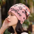 Rosa multifunktionale Beanie-Mütze mit Angela-Schriftzug für modebewusste Damen - Englischer Buchstabenstreifendruck / Verstellbar / Rosa