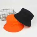 Zweiseitiger Fischerhut aus Baumwolle in Schwarz und Orange zum Sonnenschutz - Einheitsgröße / Schwarz und Orange Wendbar