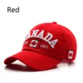 Detailansicht einer roten Baumwoll-Basecap mit weißem Kanada-Schriftzug und Flagge - Kanada Baseballkappe (55-60cm) / Baumwolle Rot