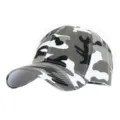 Vue détaillée d'une casquette de baseball camouflage avec des motifs gris et noirs - Casquette de baseball / Camo Gris