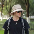 Khaki Fischerhut mit breiter Krempe und Kinnriemen für Herren bei Outdoor-Aktivitäten - M (56-58cm) / Vollstoff Beige