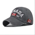 Graue verwaschene Baseballkappe mit Kanada 1867 Stickerei und Flaggen-Patch-Design - Kanada Baseballkappe (55-60cm) / Verwaschenes Grau