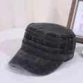 Detailansicht einer gewaschenen schwarzen Baumwoll-Cadet-Kappe mit genähten Details - 55-60cm / Schwarz