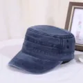 Detailansicht der gewaschenen marineblauen Denim-Militärkappe mit flacher Oberseite - 55-60cm / Marineblau