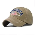 Vintage khakifarbene Baseballkappe mit America-Stickerei und USA-Flaggen-Patch-Details - Reguläre Passform / Khaki