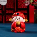 Statuetta a cartoni animati del Dio della Ricchezza con ciotola del tesoro d'oro, decoro festivo - Bi Gan / Rosso