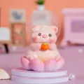 Mignonne figurine de cochon rose sur base de lotus pour décoration de bureau et cadeau - Tout se Passe Bien (Cochon Rose)