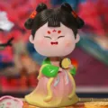Figurine mignonne de dame de la cour de la dynastie Tang en robe rose et verte - Dame à Tête Branlante - Danse de l'Éventail / Figurines décoratives