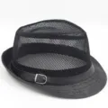 Détail d'un chapeau fedora en maille noire avec boucle de ceinture décorative - 56-58cm / Noir
