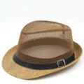 Vue détaillée du chapeau fedora en paille avec calotte en maille et boucle élégante - 56-58cm / Café