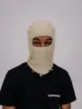 Verstörte cremefarbene Balaclava-Strickmaske mit einzigartiger flauschiger Textur für Winter - Einheitsgröße / Distressed Strickstil / Ganz Beige