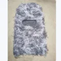 Grau-weiße Camo-Strick-Sturmhaube mit auffällig ausgefranster Textur für den Winter - Einheitsgröße / Distressed Strickstil / Lichtgrau Basis und Weiß
