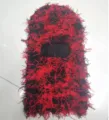 Rote und schwarze Fransen Balaclava Strickmaske für den Winter für Stil und Wärme - Einheitsgröße / Distressed Strickstil / Schwarz und Rot