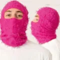 Modische, ausgefranste, flauschig pinke Strick-Sturmhaube für winterliche Outdoor-Wärme - Einheitsgröße / Distressed Strickstil / Ganz Rosarot
