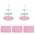 Detailansicht von dreistöckigen Tortenständern und rosa Tabletts für eine tolle Dessertbar. - 2 Sets Kronen-Etagere mit 3 Etagen in dreifarbigem Gold und 3 rosa Spitzentabletts