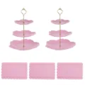 Detailansicht von rosafarbenen 3-stöckigen Blumen-Dessertständern und Tabletts. - 2 Sets Kirschblüten-Etagere mit 3 Etagen in Roségold und 3 rosa Spitzentabletts