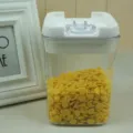 Contenedor de almacenamiento de alimentos de plástico transparente con tapa blanca hermética. - 600 cc