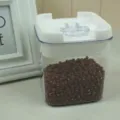 Barattolo di stoccaggio trasparente in plastica con coperchio ermetico per cereali e noci. - 400 cc