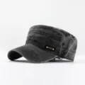 Detailansicht einer verwaschenen grauen Flat-Top-Militärkappe für Herren zum Sonnenschutz. - Einheitsgröße Einstellbar / Flat Top Casual Stil / Schwarz