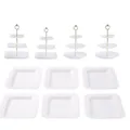 Ensemble de supports a gateaux en plastique 3 etages style europeen pour presentation. - 2 Ensembles chacun de supports à 3 niveaux gaufrés carrés et ronds à tiges dorées et 6 plateaux carrés gaufrés blancs