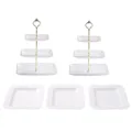 Vista detallada del soporte para postres de plástico de tres niveles con platos cuadrados. - Soporte de 3 niveles cuadrado con relieve, borde dorado y varillas doradas (2 sets) y bandejas cuadradas con relieve blancas (3 unidades)