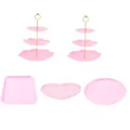 Ensemble de présentoirs à gâteaux roses à 3 niveaux et plateaux pour fête mariage. - 2 Ensembles de supports à 3 niveaux ronds roses à tiges dorées, 1 plateau carré rose, 1 plateau cœur rose et 1 plateau rond rose