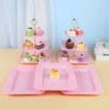 Support à gâteaux rose à 3 niveaux et plateaux de service pour desserts. - Support Carré À Rayures Avec Plateau Carré Gaufré / 2 Présentoirs À Étages Et 3 Plateaux / Rose