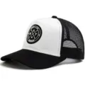 Detailansicht einer schwarz-weißen Mesh-Baseballkappe mit Wildlederimitat-Vorderseite - Rundes Etikett Netz 55-60cm / Weiß/Schwarze Krempe