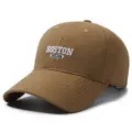 Berretto da baseball in cotone kaki con ricamo bianco Boston 1630 e design a corona profonda - Circonferenza della testa 55-60 cm / Marrone chiaro