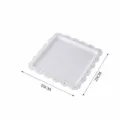 Weißes quadratisches Kunststofftablett mit Spitzendesign, eleganter Dessertteller. - Weißes quadratisches Spitzentablett, 1 Stück