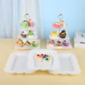 Présentoir à gâteaux 3 étages de style européen et plateaux dentelle pour décor de mariage - Présentoir À 3 Niveaux Gaufré À Bord Doré Avec Plateau Carré En Dentelle / Ensemble De 5 Pièces (2 Ensembles De Présentoirs À 3 Niveaux + 3 Plateaux) / Blanc
