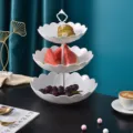Élégant présentoir à fruits et desserts à trois niveaux blanc de style européen - Style Floral à 3 Niveaux (Tige Blanche) / Blanc