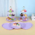 Présentoir à gâteaux violet à trois étages et plateaux en forme de cœur pour desserts - Support rond gaufré à 3 niveaux avec tige dorée et plateau en forme de cœur / 2 Présentoirs À Étages Et 3 Plateaux / Violet