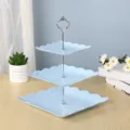 Présentoir à cupcakes élégant à 3 niveaux en plastique bleu pour le thé de l'après-midi - Carré / Tige Argentée à 3 Niveaux / Bleu