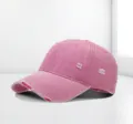 Nahaufnahme der abgenutzten rosa Baseballkappe aus Baumwolle mit Rissen - Einheitsgröße(Einstellbar) / Rosa