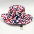 Detailansicht eines Sonnenhutes mit britischem Flaggenprint und verstellbarem Kinnriemen - M (56-58cm) / Vintage Union Jack Druck