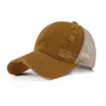 Detailansicht der braunen Mesh-Basecap mit Distressed-Effekt und atmungsaktivem Design - Erwachsene (55-60cm) / Gelb