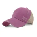 Detailansicht einer rosa Mesh-Baseballkappe mit modischen Rissen und Sonnenschutzdesign - Erwachsene (55-60cm) / Rosa