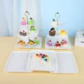 Présentoirs à gâteaux blancs à 3 étages et plateaux avec de faux cupcakes colorés - Support Carré À Rayures Avec Plateau Carré / 2 Présentoirs À Étages Et 3 Plateaux / Blanc