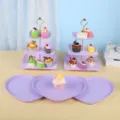 Support à gâteaux violet à 3 niveaux et assiettes à dessert en forme de cœur pour mariage - Support Carré Gaufré Avec Plateau En Cœur / 2 Présentoirs À Étages Et 3 Plateaux / Violet