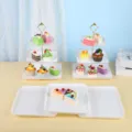 Présentoir à gâteaux carré blanc à 3 étages et plateaux de service pour desserts - Présentoir À 3 Niveaux Gaufré À Bord Doré Avec Plateau Carré / Ensemble De 5 Pièces (2 Ensembles De Présentoirs À 3 Niveaux + 3 Plateaux) / Blanc
