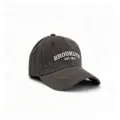 Nahaufnahme einer grauen Baseballkappe aus Baumwolle mit weißer Brooklyn-Stickerei. - Verstellbar / BROOKLYN 1631 Bestickter Stil / Dunkelgrau