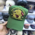 Casquette de baseball brodée pour le 250e anniversaire des USA en couleur vert foncé - Style Commémoratif 250e Anniversaire de l'Amérique / Vert Militaire