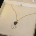 Élégant collier à chaîne dorée avec un joli pendentif tigre serti de zircons brillants - Tigre Noir (X0399)