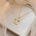 Élégant collier doré avec pendentif carré et cristal marquise scintillant pour femme - Style Carré Marquise Blanc (X0918)